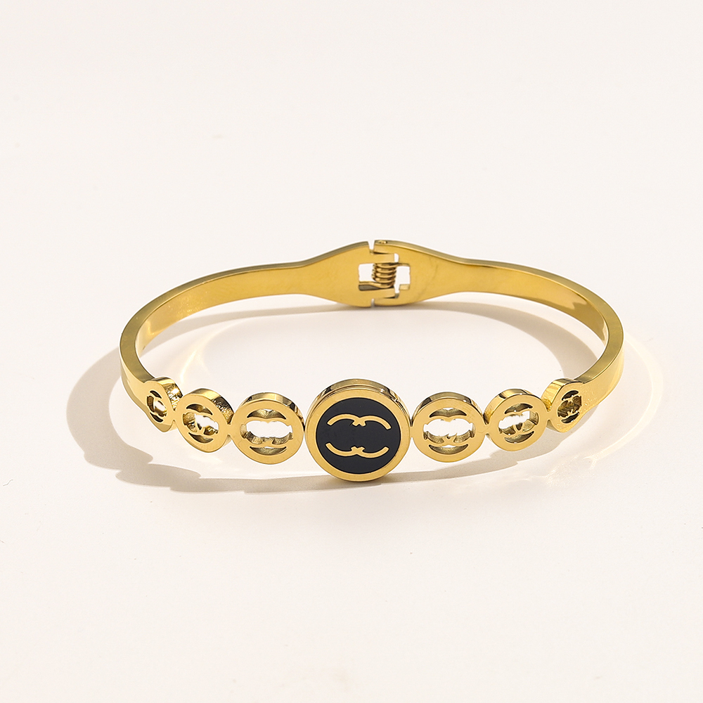 

Designer Cuff Bangle 2023 18K Gold Plated Letter Bracelet Designer Jewelry Stainless Steel Love Bracelet Wedding Party Jewelry Celtic Bangle Wholesale