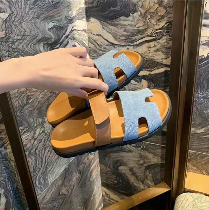 

French designer Womens Slippers Beach classic Flat sandals luxury summer leather flip-flops Top quality women's Slippers Size 35-40, H--04