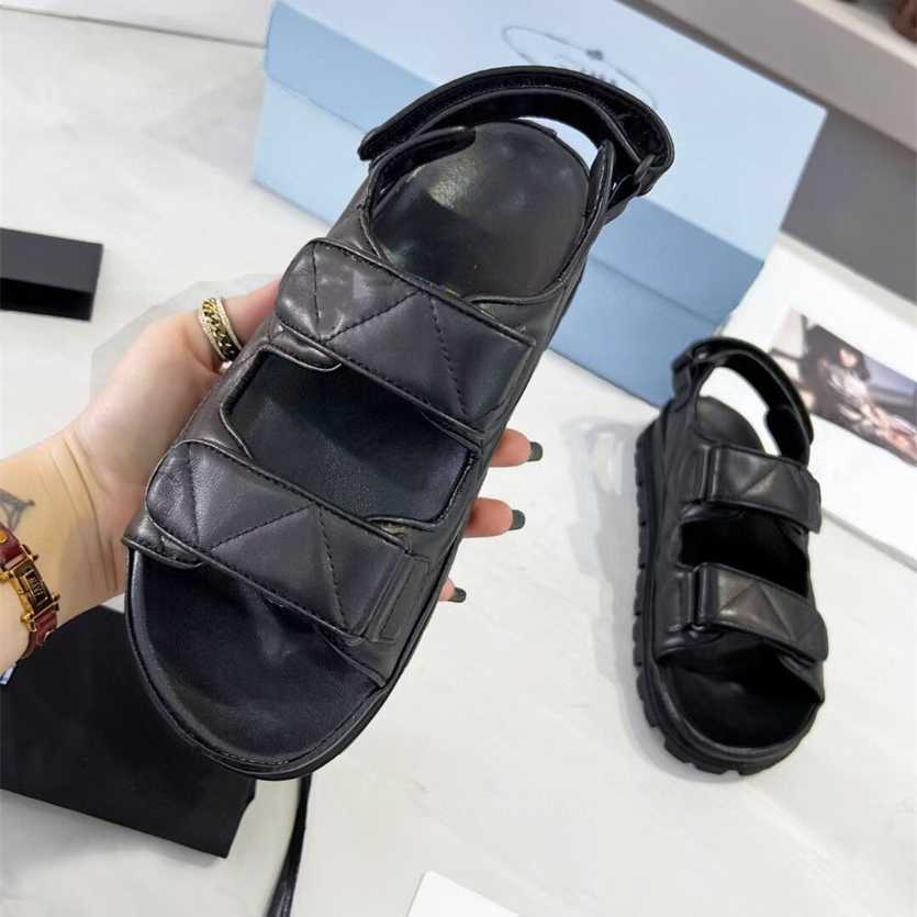 

Padded nappas leather sandals masculine lines womens sandal athletic leather upper featuring quilted texture embossed triangle logo designer shoes slipper, Pda4181