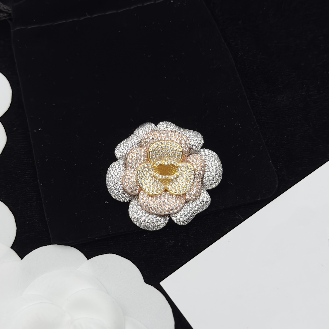 

Luxury Women Men Designer Brand Letter Brooches 18K Gold Plated Crystal Rhinestone Jewelry Brooch Charm Pearl Pin Marry Christmas Party Gift Accessorie
