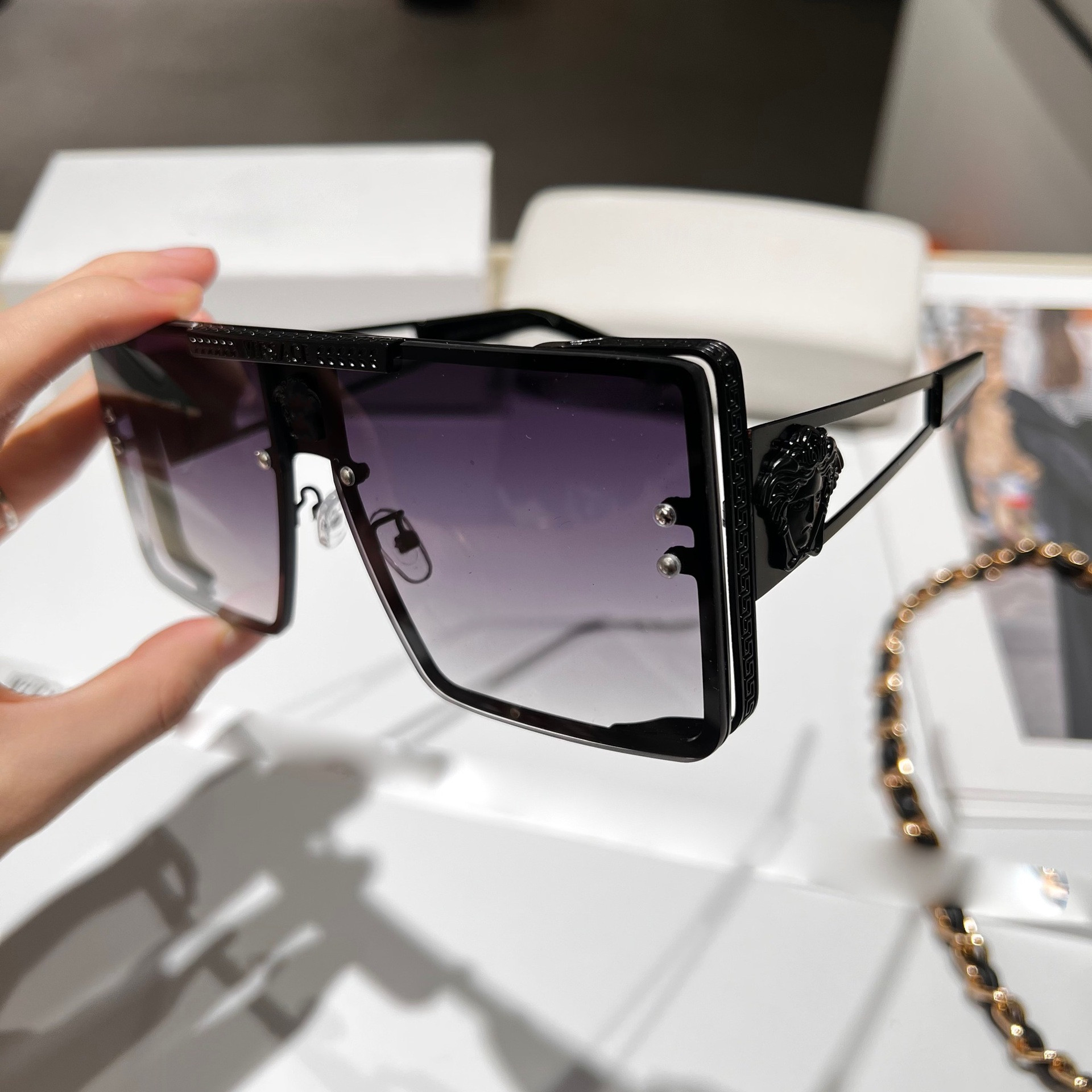 

Luxury Designer Sunglasses Men Women Outdoor Windproof Eyewear PC Frame Fashion Classic Lady Original Box Ordinary box