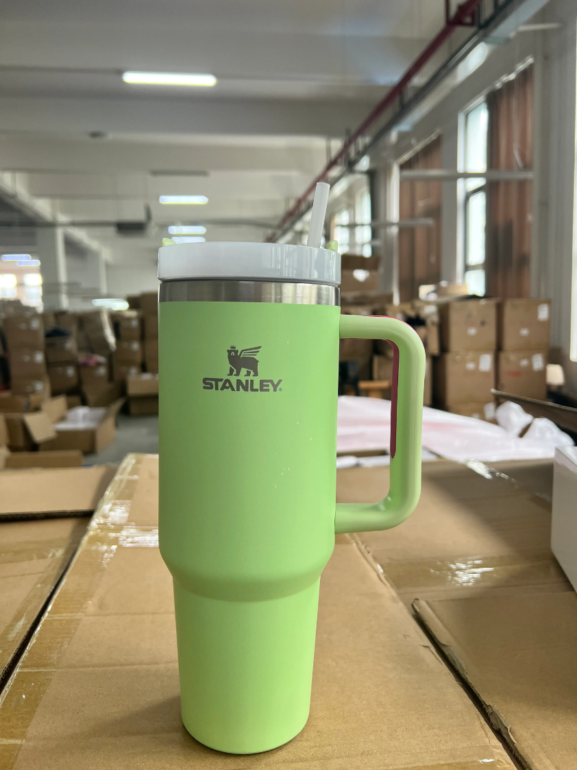 

With LOGO 40OZ StanIay H2.0 Adventure Quencher Water Bottles Travel Car Mugs Camping Cup vacuum Insulated Drinking Tumblers bb0428, Multi