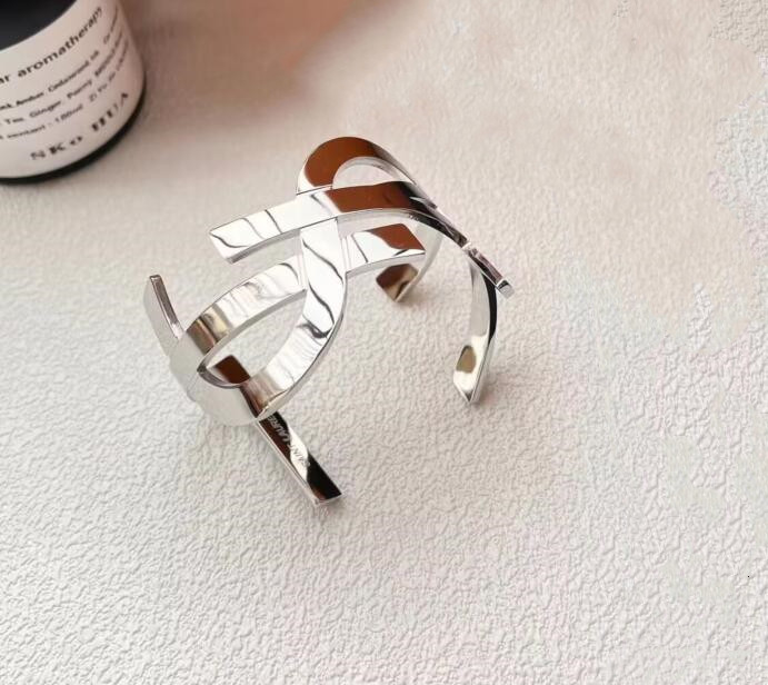 Luxury Designer Bracelets Vintage Gold silver bracelet Bronze classic Bangle jewlery designer for charm friends Elegant Womens