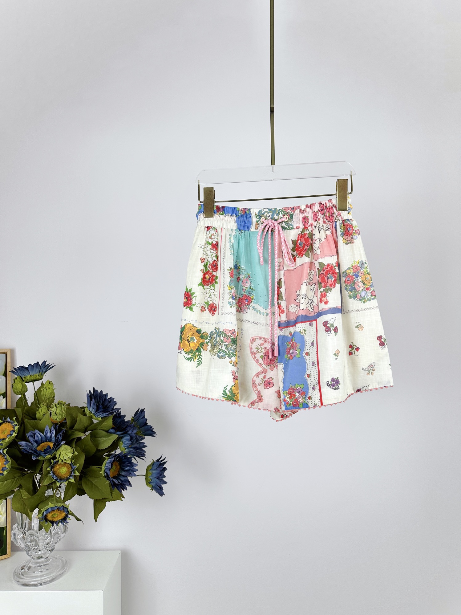 

Women's Shorts 2023 Australian designer designs new spring and summer shorts inspired by the holiday series CLOVER patchwork style shorts, Multi