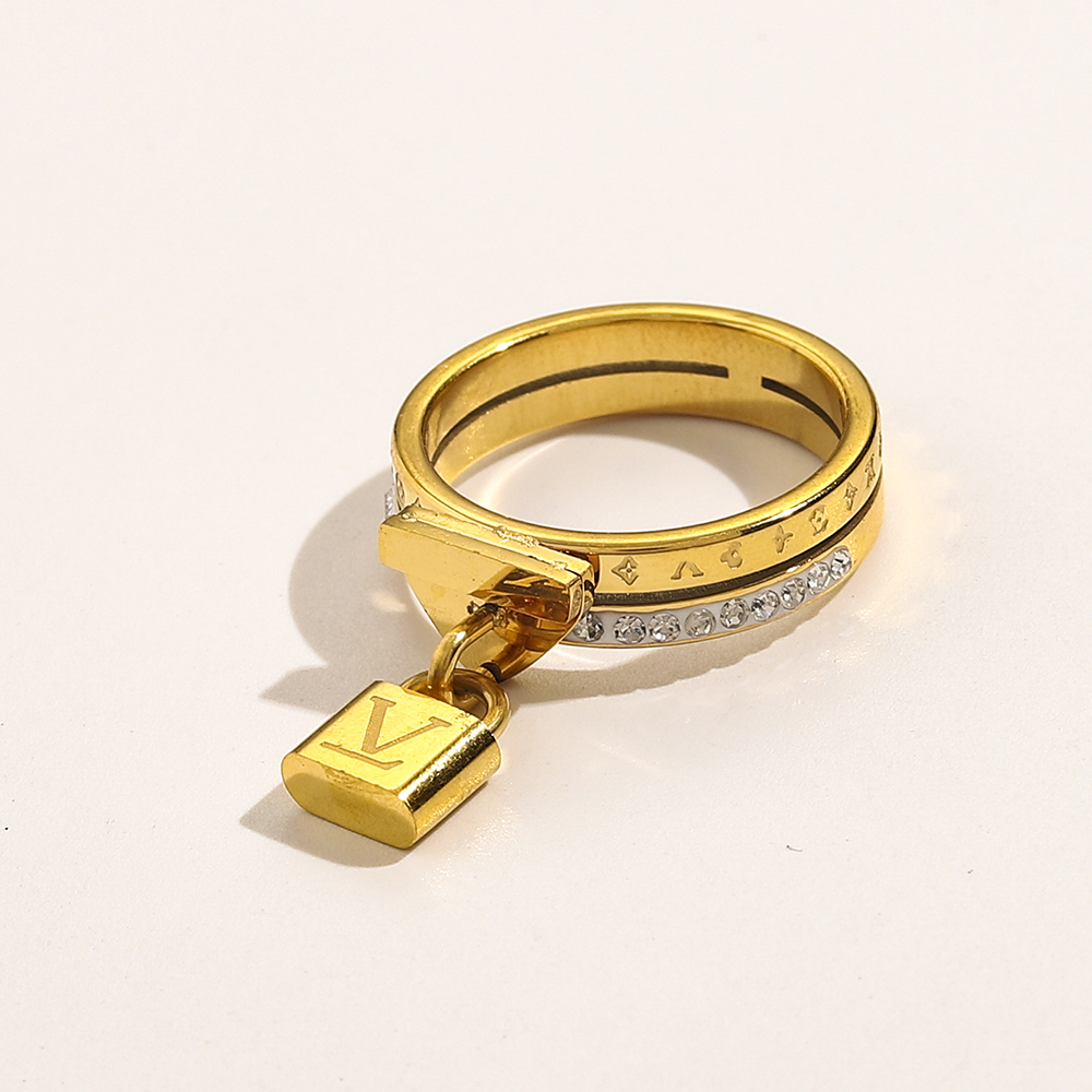

Europe and America Luxury Jewelry Designer Item Rings Women Love Charms Wedding Supplies 18K Gold Plated Stainless Steel Ring Fine Finger Ring ZG1135