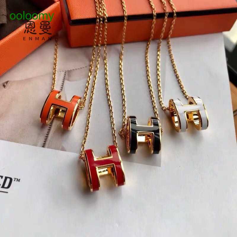 

Hemres Designer Necklace Necklace Female h Letter Pendant Pop Enamel Oval Rose Gold Couple Collar Chain for Girlfriend