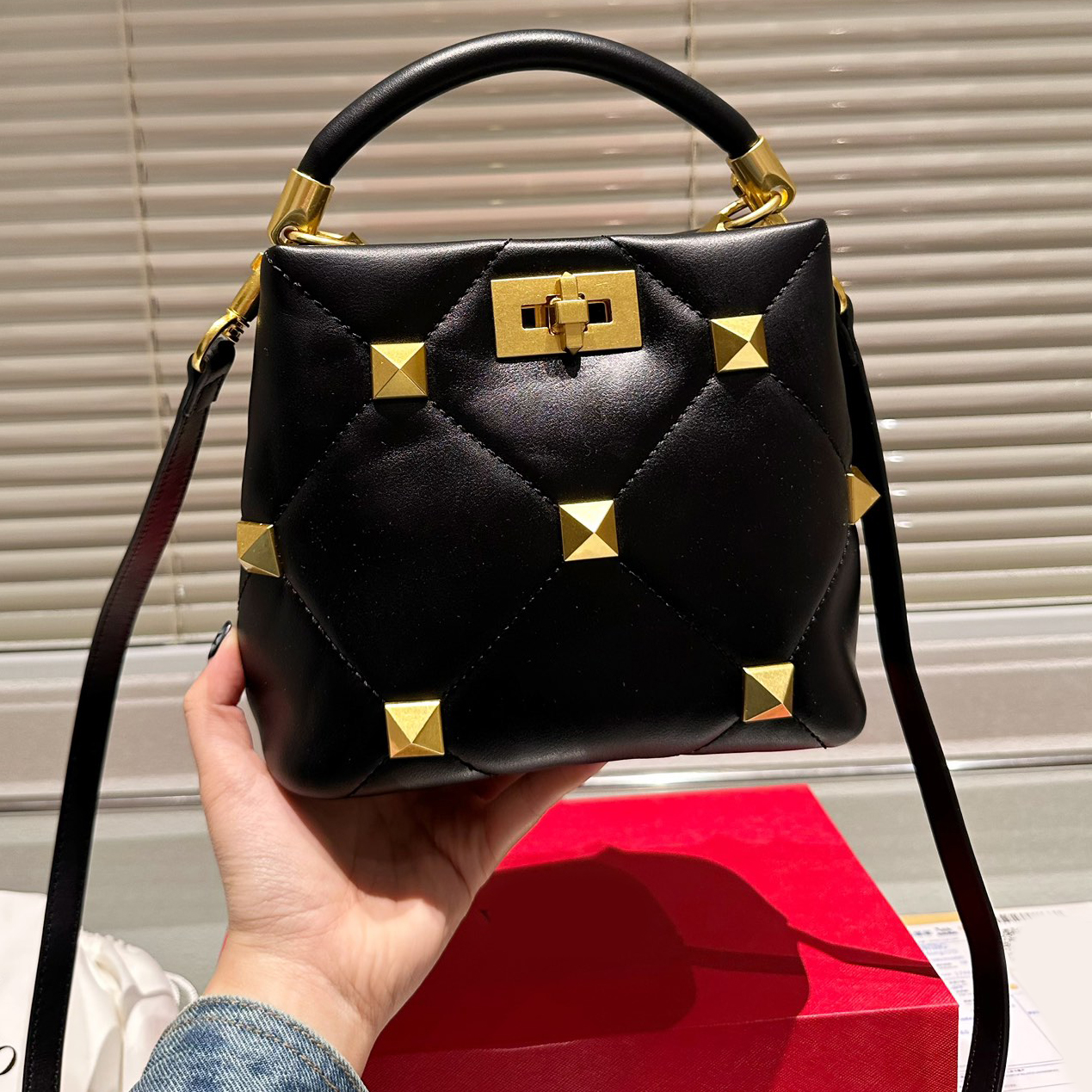 

Bucket Bag Rivet Totes Handbags Designer CrossBody Luxury Fashion Shoulder bags High Quality Women Letter Purse Phone bag Wallet lady, White with logo 21x19cm