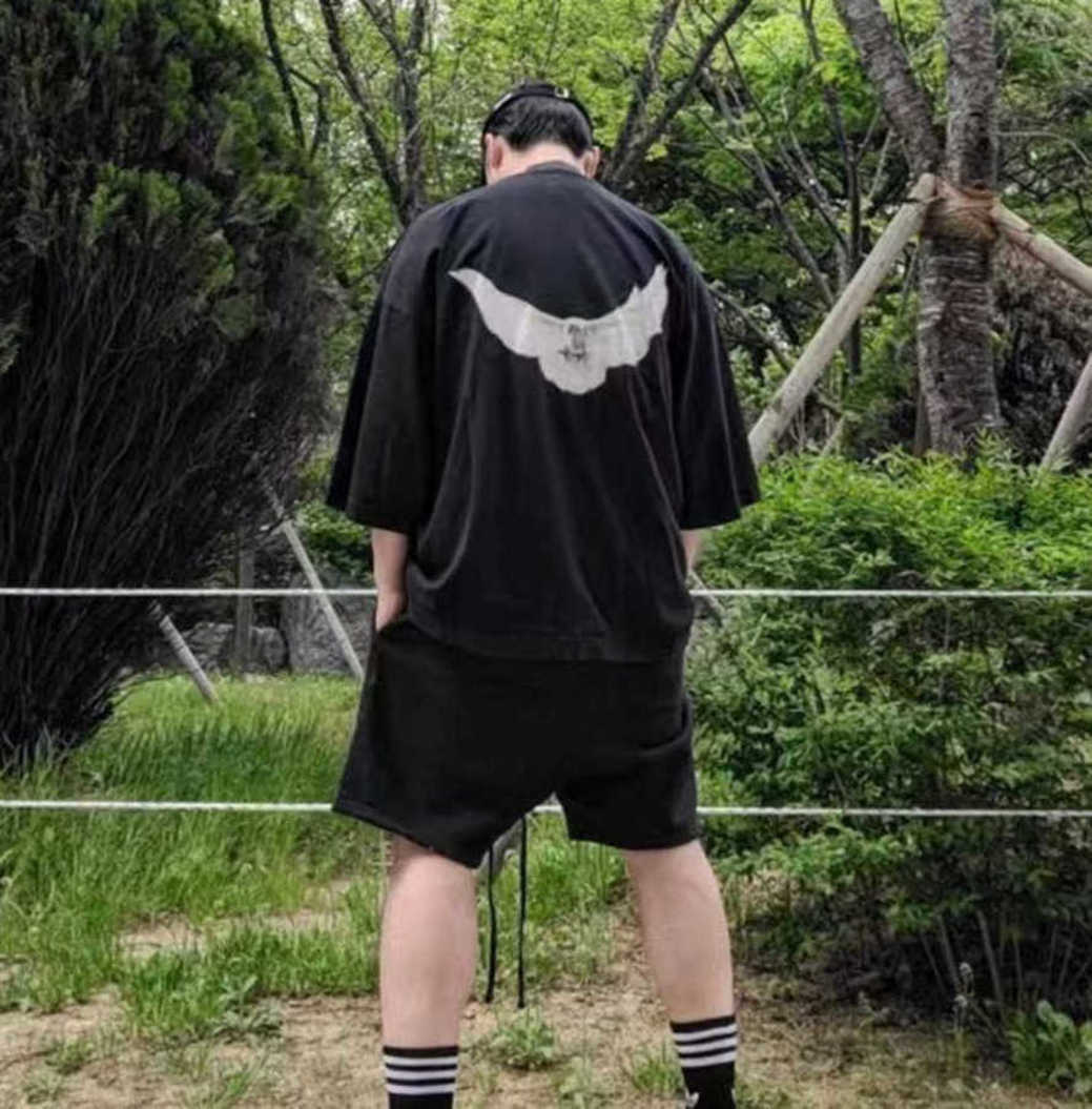 

23SSS Designer Balencigas Women T Shirt Kanyes Classic Wests Gaps Three Party Joint Peace Dove Printed Washing Water Short Sleeves High 66DB, Navy blue