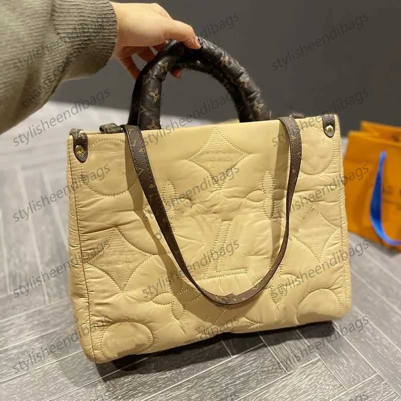 

stylisheendibags Purses Designer Woman Handbag Puffer Totes Bags MM Onthego Handbag Quilted Flowers Shouder Crossbody Ladies Handbags Side Embossed Flowerss