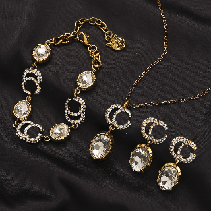 

Diamond Charm Bracelet Designer Love Chains Bracelet Luxury 18K Gold Plated Jewelry Wedding Party Accessories 2023 New Gifts Bracelet Wholesale