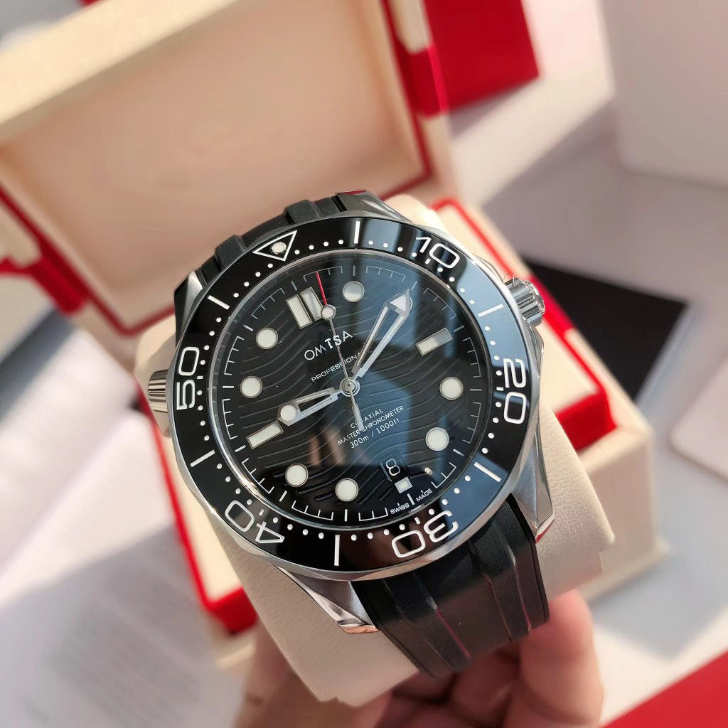 

Seamaster 300 Business Luxury Men Watch 2813 Automatic Mechanical Fashion Skeleton Diving 300 Watch Luminous Ceramic Stainless Steel Waterproof Seahorse Box, As shown