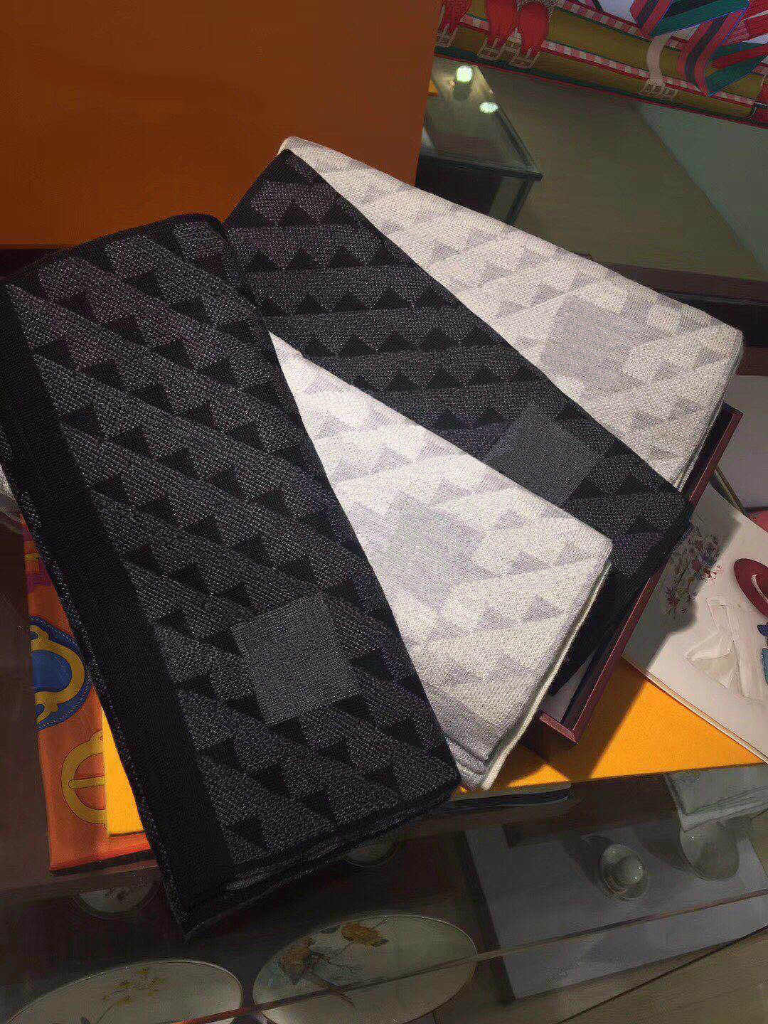 

2023 new brand name warm scarf men's and women's plaid autumn and winter high-end simple warm gift cashmere bib