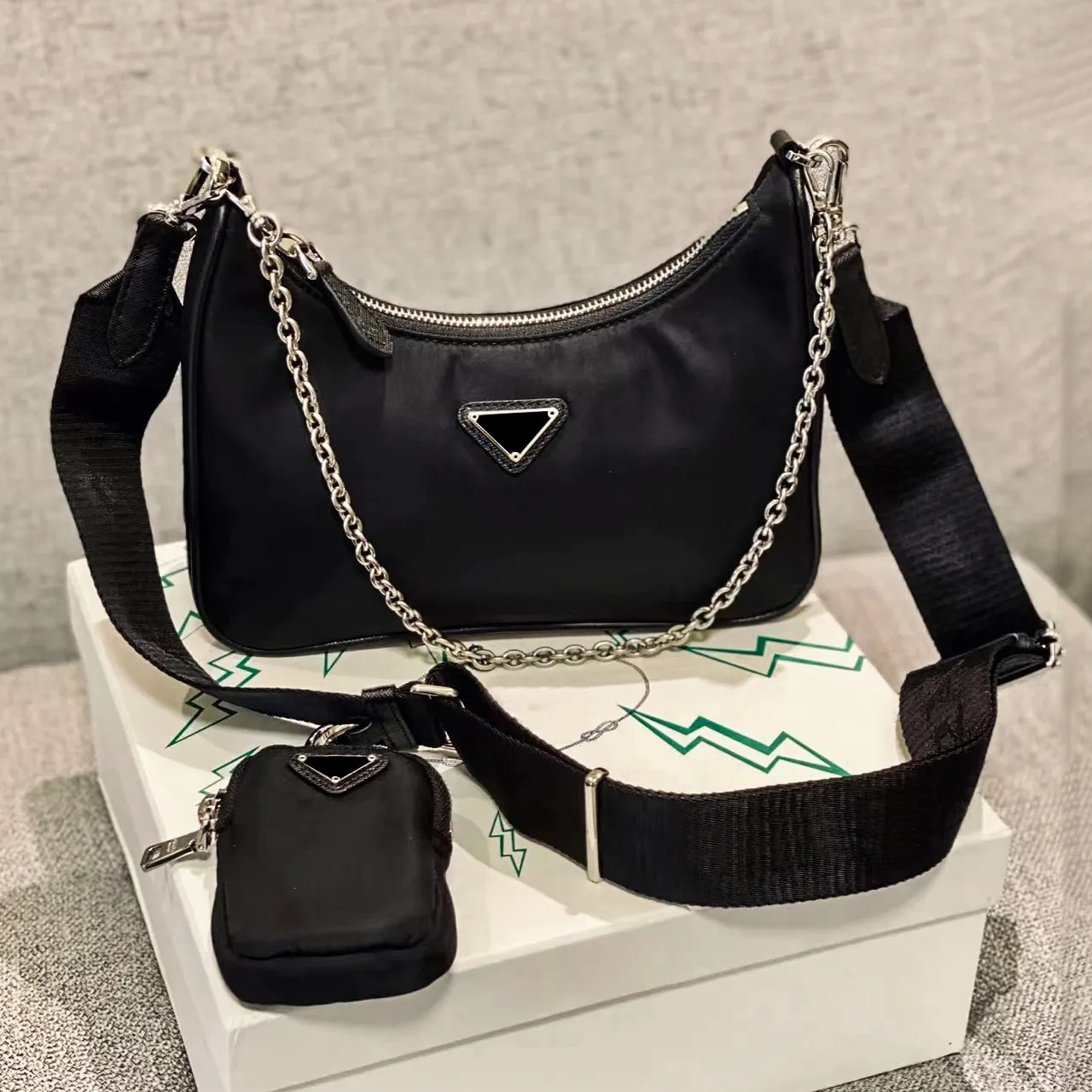 

Luxurys Designers luxury 2000 2005 Bag Clutch tote Cross Body fashion Wallet Purses Travelling nylon classic Shoulder handbag pochette Bags chain strap metal logo, Khaki