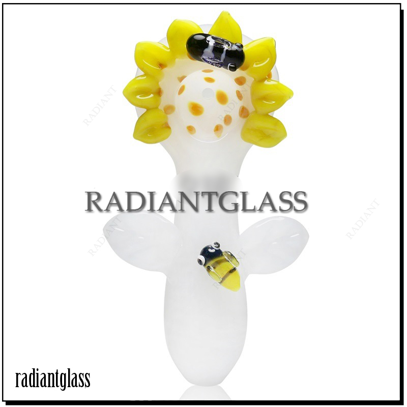 

Smoking Glass Pipe Sunflower Shape Hand Spoon Pipes Colorful Tobacco Pipes Wholesale