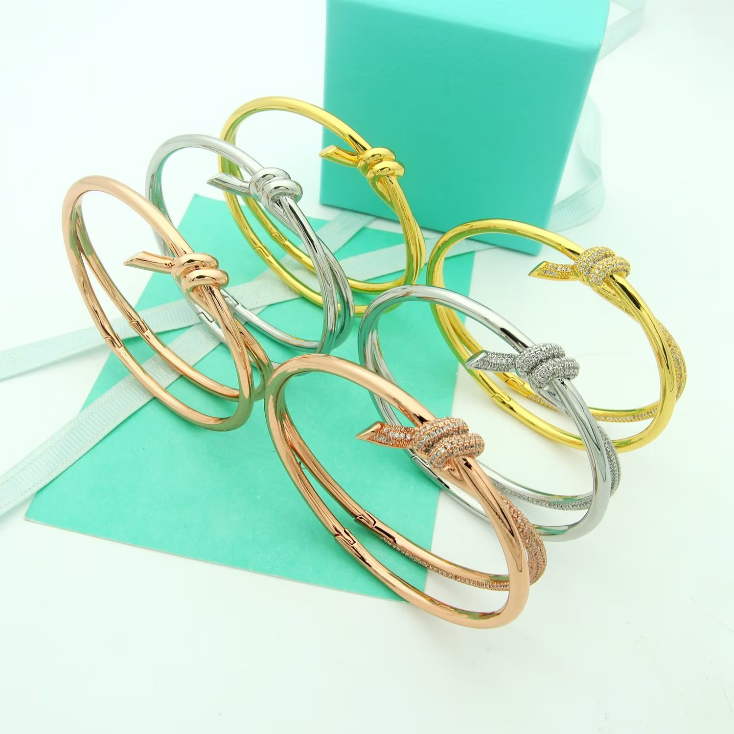 

Designer gold Bangle women stainless steel knotted glossy couple bracelets men's fashion luxury jewelry Valentine's Day jewelry wholesale with box