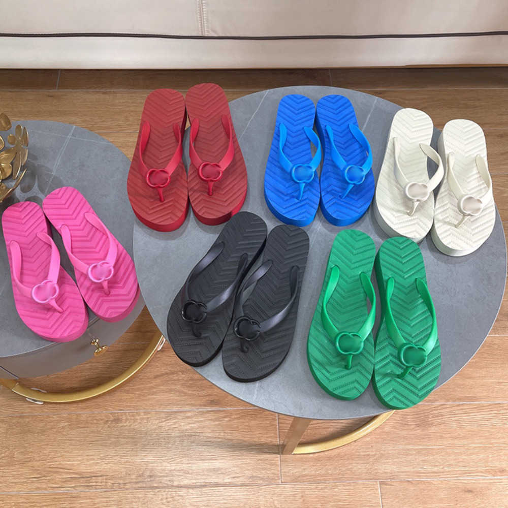 Femmes Tongs Simple Sandal Designer Nouvelles dames Beach Slides Modèles texturés Mode Côtés en forme de V Plages décontractées Sandales Taille 3