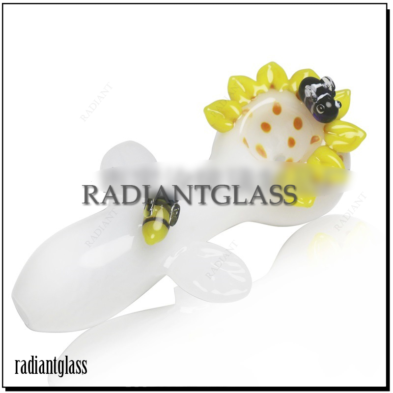 

Smoking Glass Pipe Sunflower Shape Hand Spoon Pipes Colorful Tobacco Pipes Wholesale