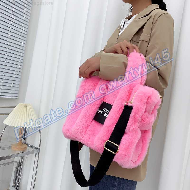 

qwertyui45 Totes Totes 2022 Designer Faux Fur Tote Bag for Women Luxury Handbags Autumn Winter Plush Shoulder Crossbody Bags Brand Shopper Purses New 020223H, For the postage