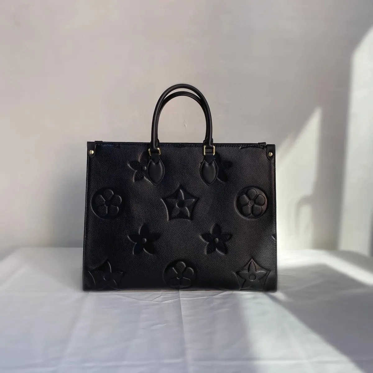 

Designer Bags Women Bag Handbags Embossed Flower Monograms ONTHEGO GM MM Womens Handbag Purse The Tote Shoulder Female Backpack ON THE GO LO, Bb-khaki-25cm