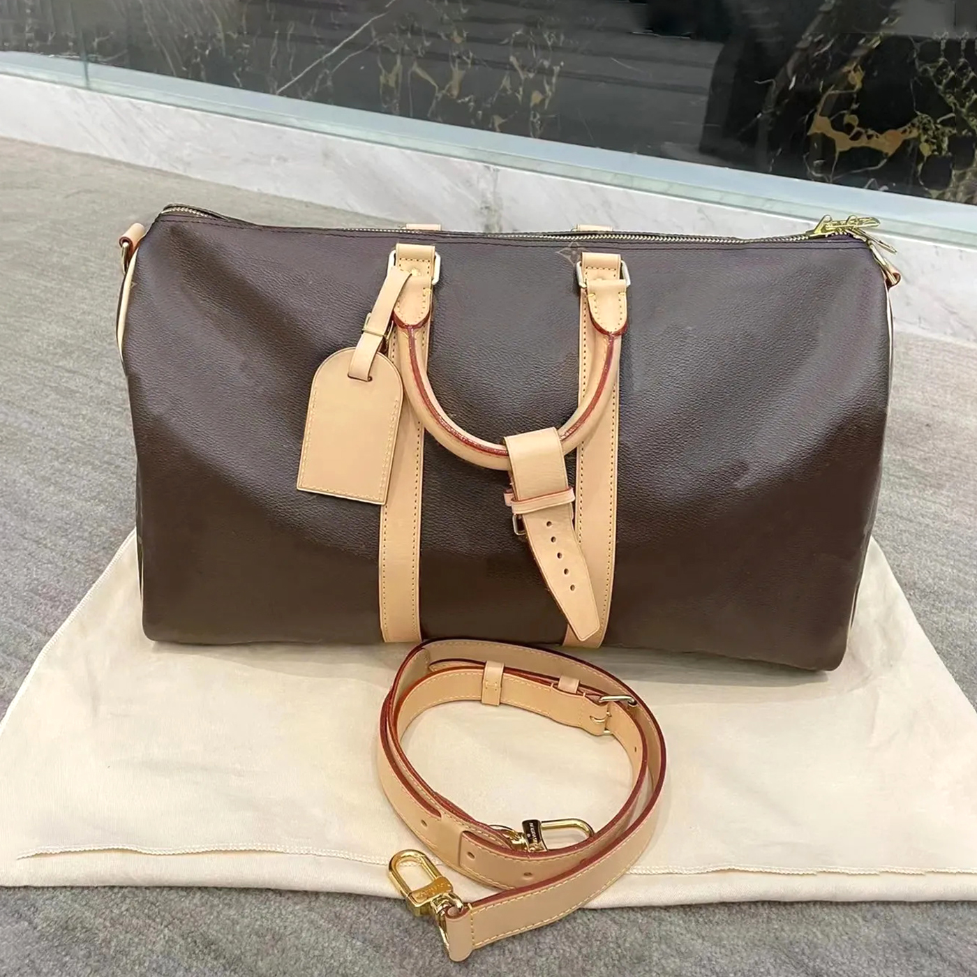 

M56714 Luxurys Designer Clutch totes Crossbody Duffel Bags travel fashion men hobo bag duffle Shoulder Genuine Leather Women's handbag Handbags Printed pattern, M0n0gram black shoulder st