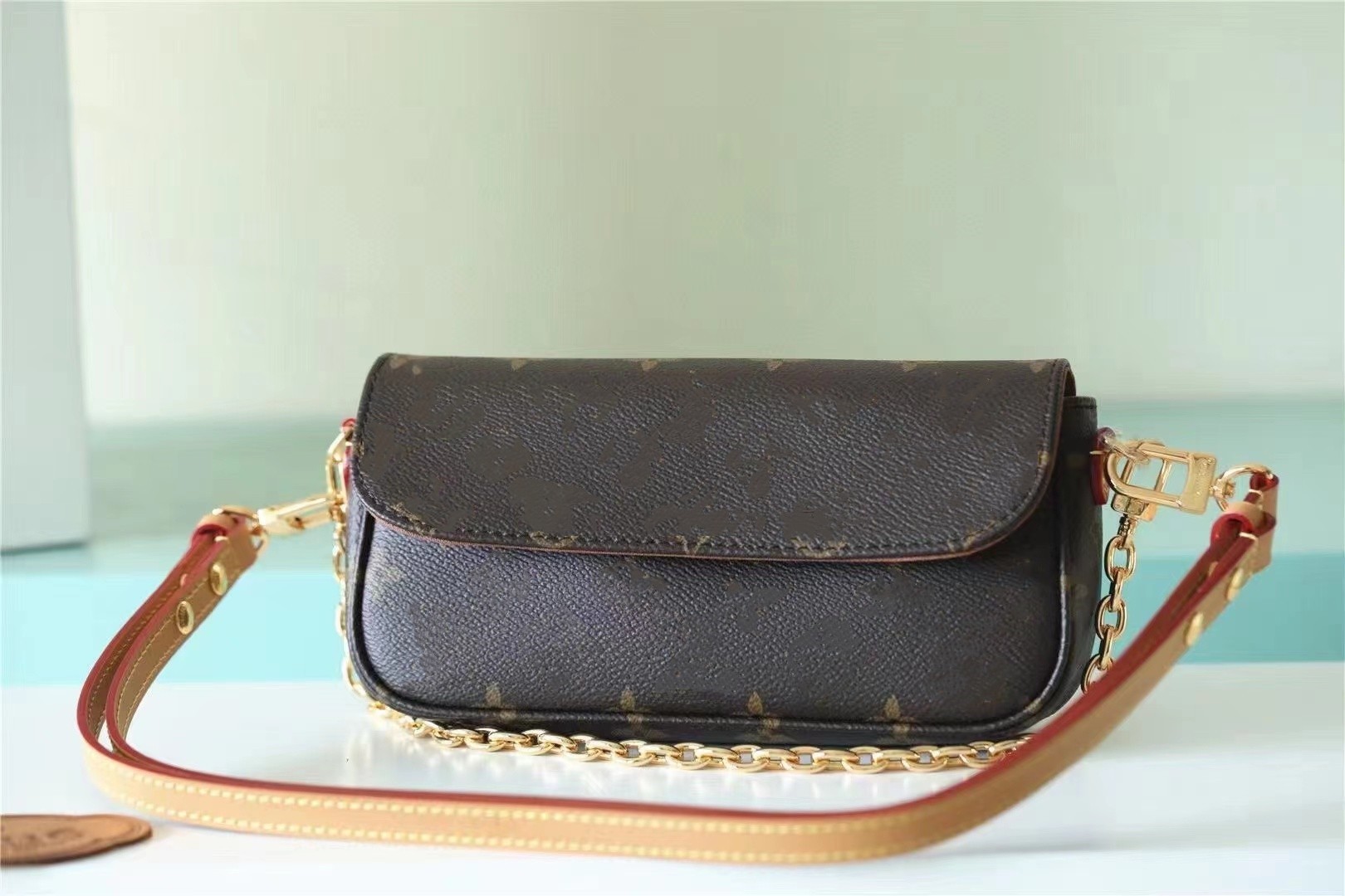 

Wallets Fashion women's mini shoulder bag handbag storage bag M81911 good