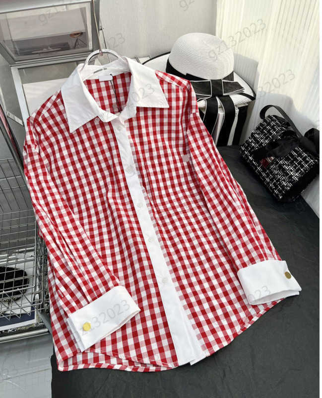 

Spring Blouse Shirts Clashing Check Print Pocket Embroidery Designer Shirt Curved Hem Design Loose Slimming Tops Red Elegant Blouse 1970, 1 white