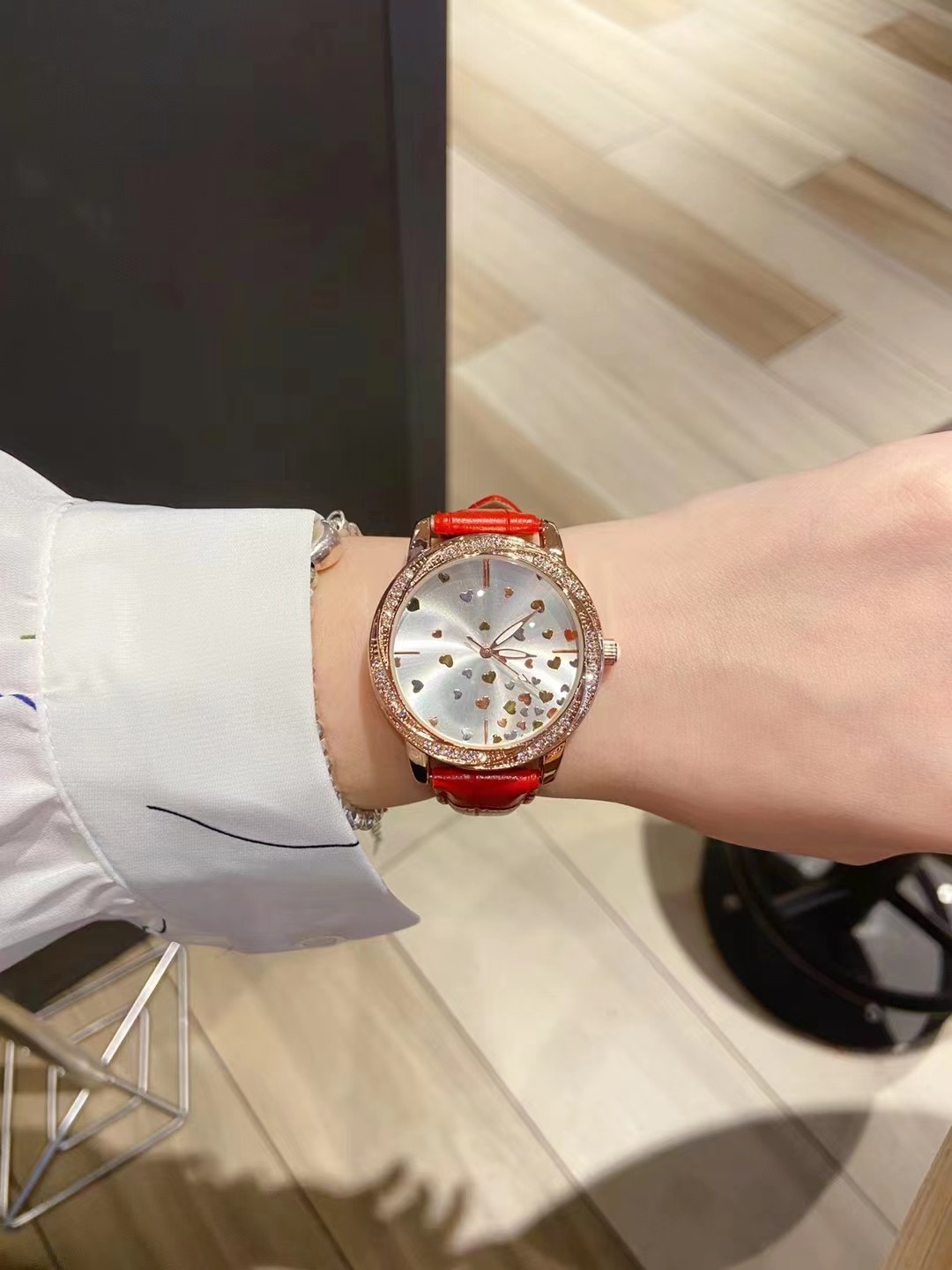 

Luxury Fashion Elegant Women's 31mm Watch Stainless Steel diamond-encrusted dial waterproof, White