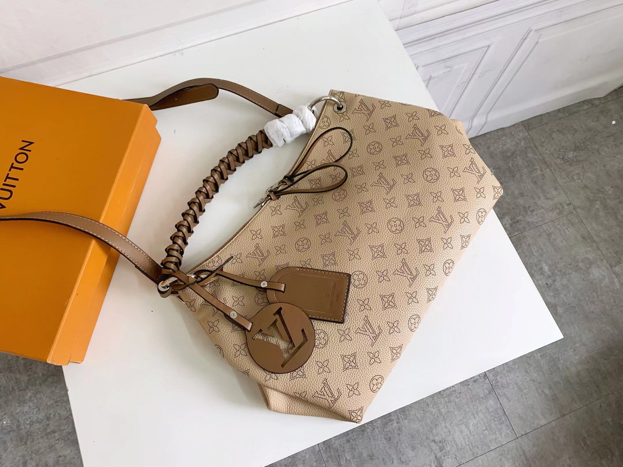 

LV top original Beaubourg Hobo medium handbag