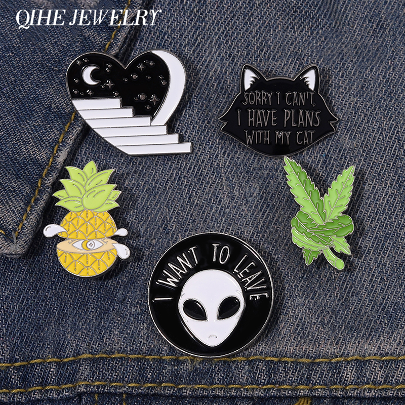 

Alien Pineapple Brooch Enamel Pin I Want To Leave Badge Sweater Jewelry Accessories Lapel Clothes Custom Jewelry Gifts Friends