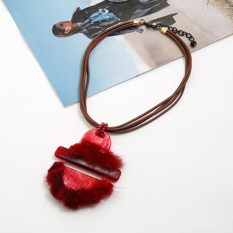 

Choker Female Classic Red Acylic Beads Linked With Fur Short Statement Pendant Necklace