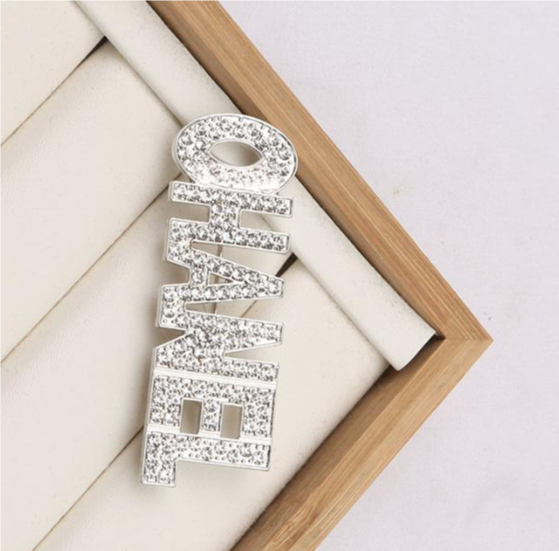 

Women Vintage Designer Brand Letter Brooches Rhinestone Crystal Circle Metal Brooch Suit Laple Pin Fashion Women Jewelry Accessories