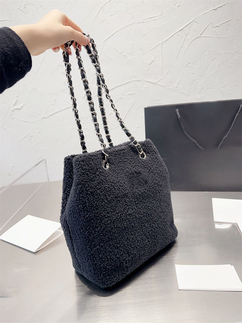 

7A Lambswool Women's Shoulder Bags Designer Luxury Handbags Fahsion Bucket Bag Black Lady Clutch Purses Causal New Luxuries Designers Women Bag with Sliver Hardware