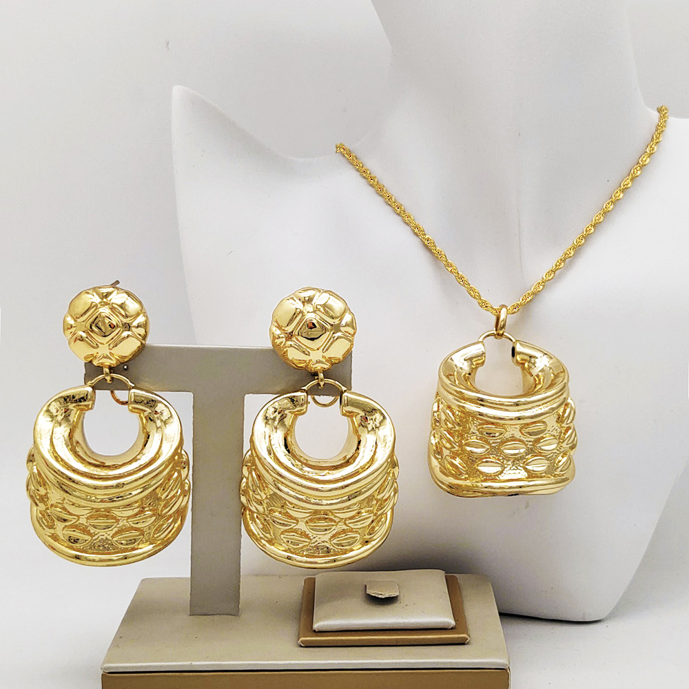 

Wedding Jewelry Sets Dubai Gold Color For Women Drop Earrings Pendant Set Geometric Pattern Party Gifts 230203