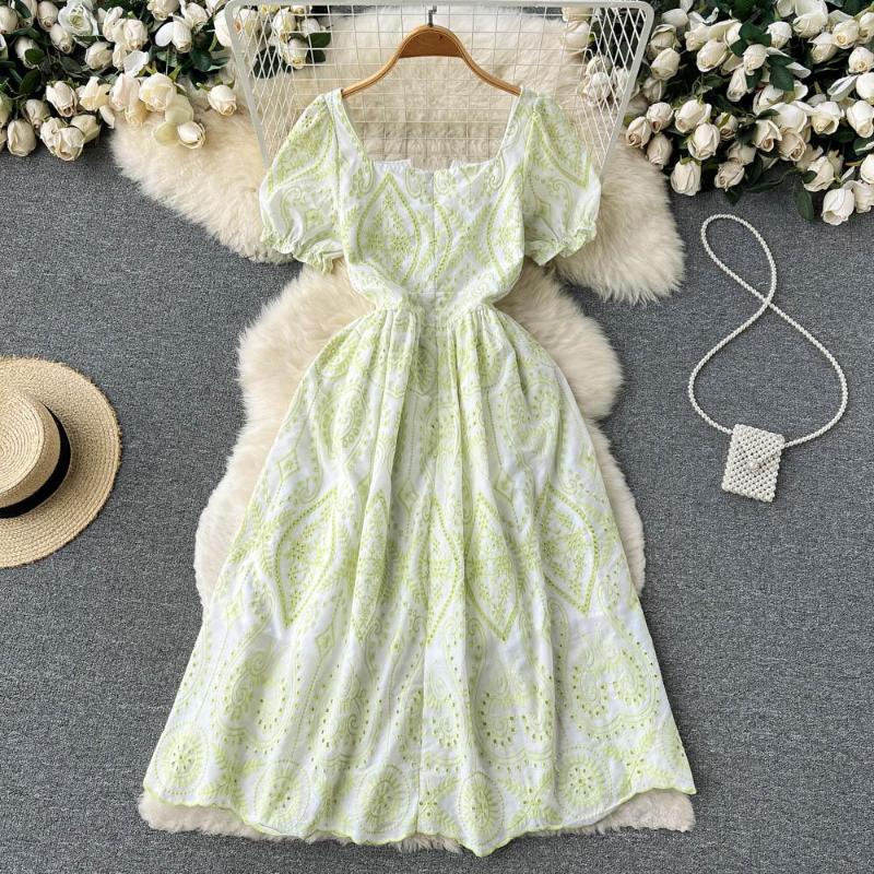 

Party Dresses Runway 2023 Summer Embroidery Midi Dress Women Square Collar Bead Buttons Puff Sleeve Green Hollow Out Ladies Vestidos