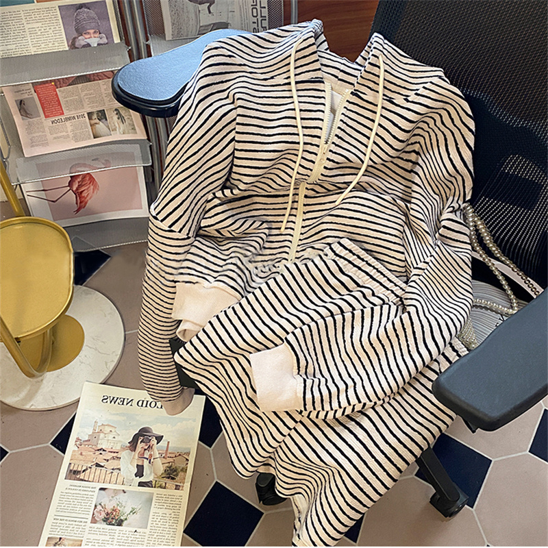 

Women's Two Piece Pants Casual Striped Hoodie Sports Suit Women Loose Long Sleeve Cardigan Hooded Sweatshirt Elastic Waist Wide Leg Shorts 2 Set 230202, Beige