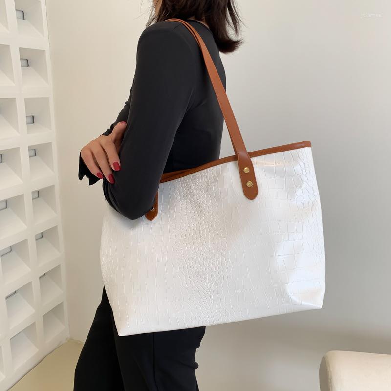 

Evening Bags Women Bag Simple Retro Large Package Versatile Senior Shoulder Female Capacity Fashion Commuter Tot, Black