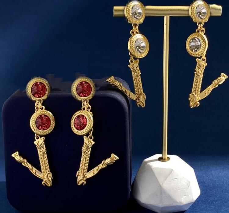 

Enamel Medusa Virtus Stud Earrings Dangle & Chandelier Banshee Medusas Head Portrait Women Greece Meander Pattern Earhook Earring Jewelry Gift HAMER3 --14