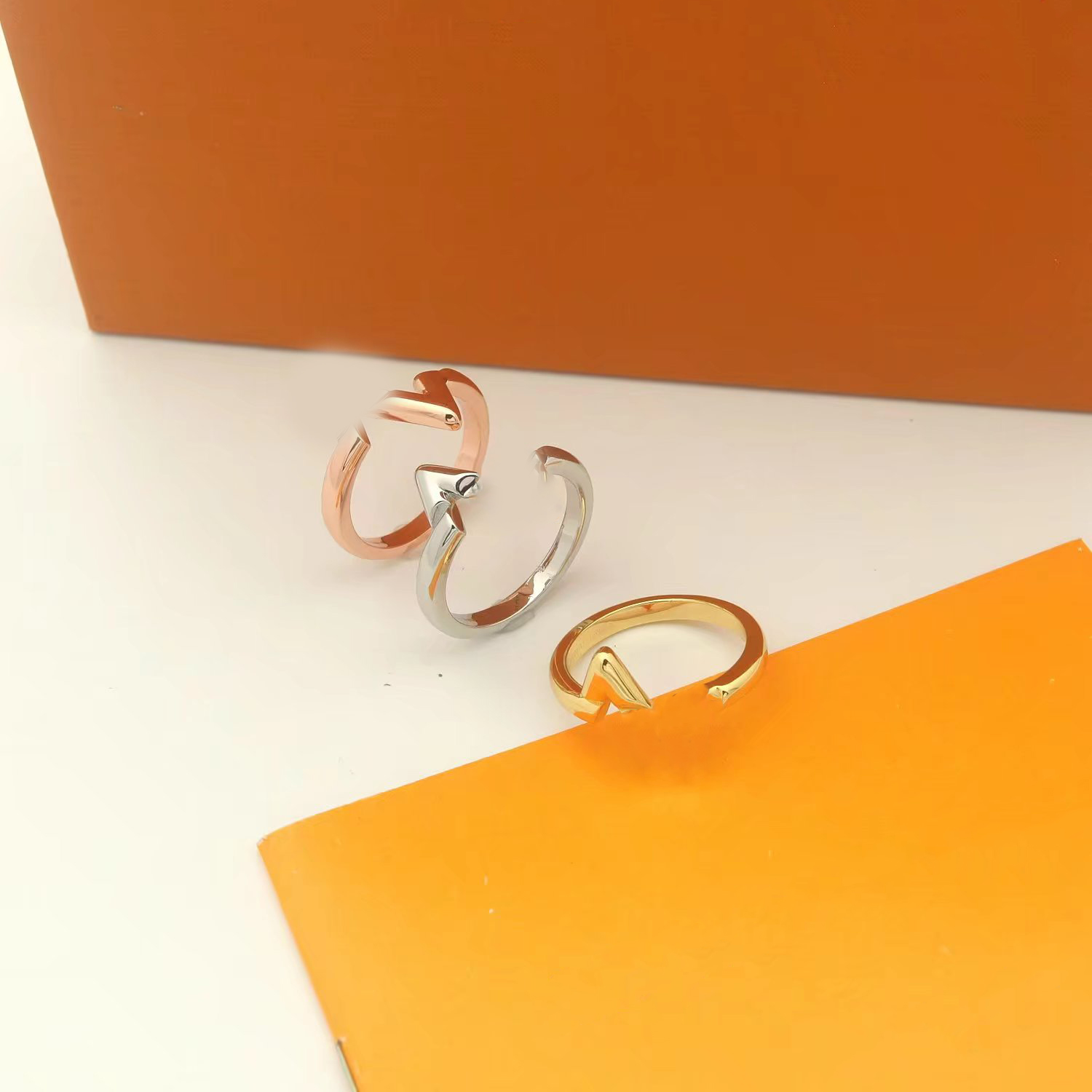 

Love Ring Womens Couple Rings Mens Fashion Neutral Crystal Rhinestone Jewelry Accessories First Choice Size 6-8 No Box