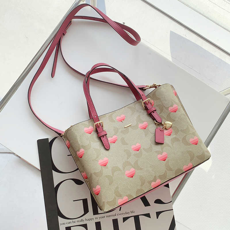 

NEW Heart-shaped Pattern Designers Handbag Totes Cbag Shoulder Tote Bag Womens Designer Bag Luxury Fashion Bags Leather Large Capacity Shopping Bags Purse 230111, Cbag120