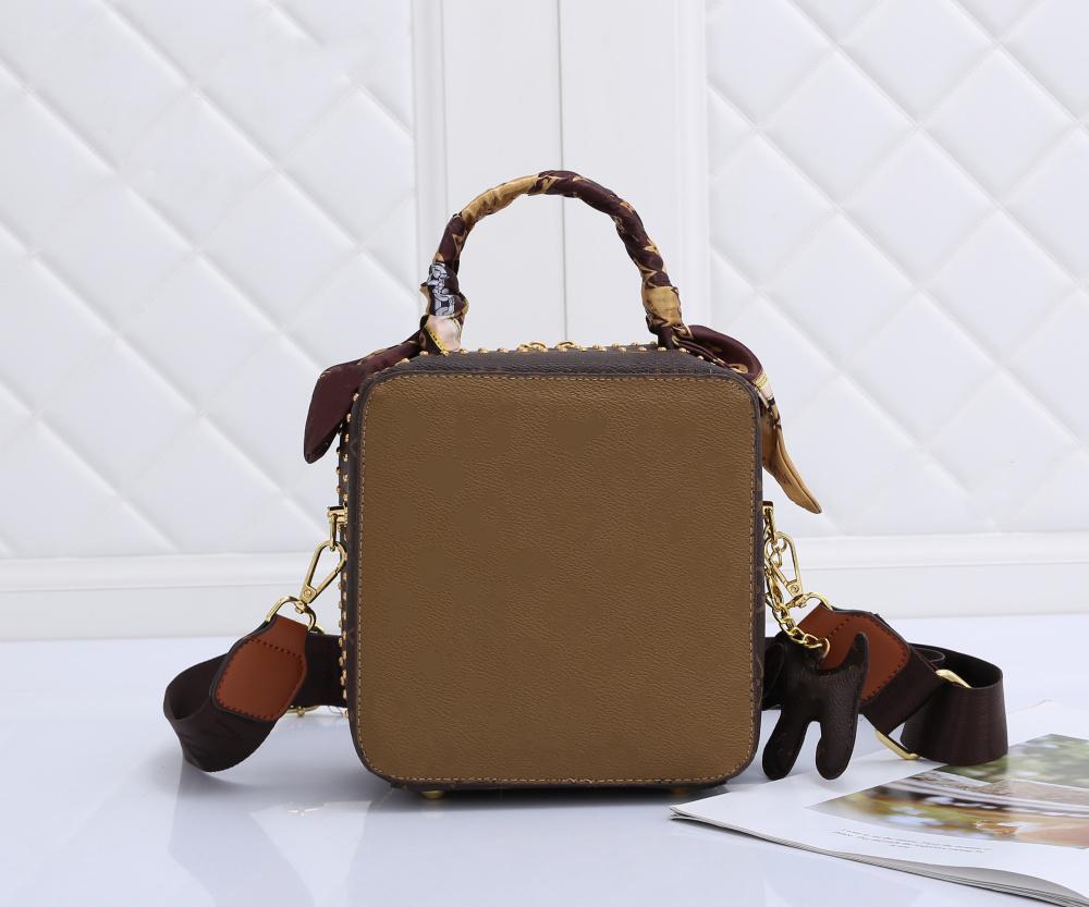

Senior fashion portable small square bag design sense cross body one shoulder bag, Old flower