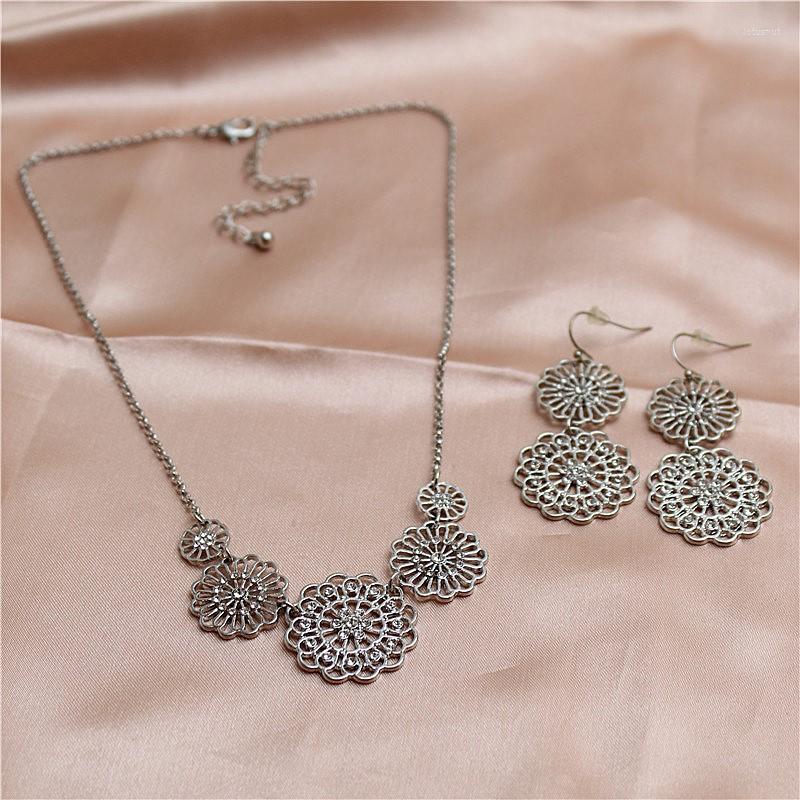 

Choker Style Set Crystal Hollow Out Flower Temperament Fashionable Female Clavicle Chain
