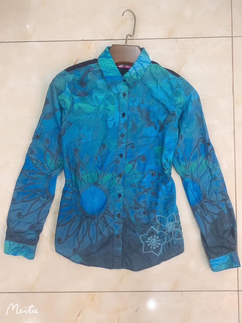

Women's Polos Spanish Print And Embroidery Waist - Tucked Blouse, Blue
