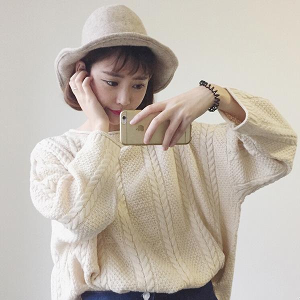 

Women's Sweaters Korean Version Lazy Loose Sweater Women Winter Clothing Thick Long-sleeved Round Neck Pullover Bat Sleeve Bottoming, Beige