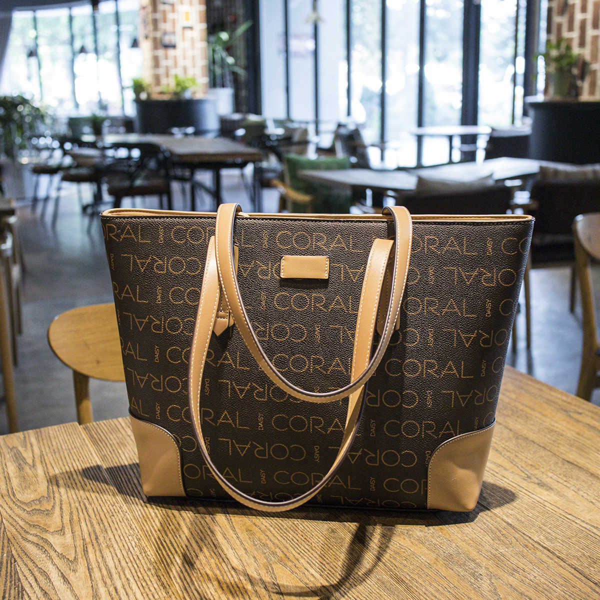 

2023 New Fashion Shoulder Women's Large Capacity Handbag Contrast, Brown10