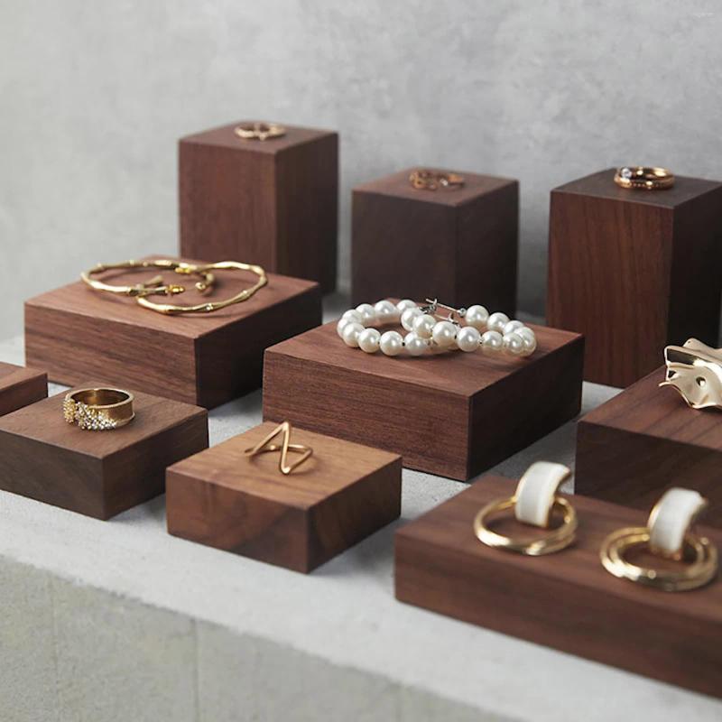 

Jewelry Pouches Vintage Walnut Wood Displays Holder Rack Dark Brown High-end Display Stand Storage Po Props Rings Earring Necklace
