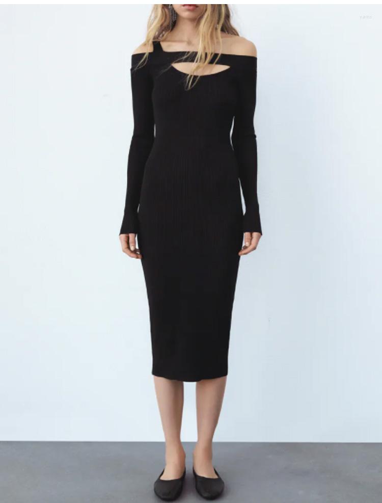 

Casual Dresses Fall/winter 2023 Openwork Off-the-shoulder Knitted Dress Slim Sexy Temperament Long Skirt, Black