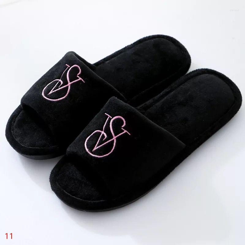 

Slippers Mannelijke Vrouwelijke Zachte Cloud Sneaker Mannen Thuis Pluche Bont Dames Plus Size 44 45 Vrouwen Schoenen, Black