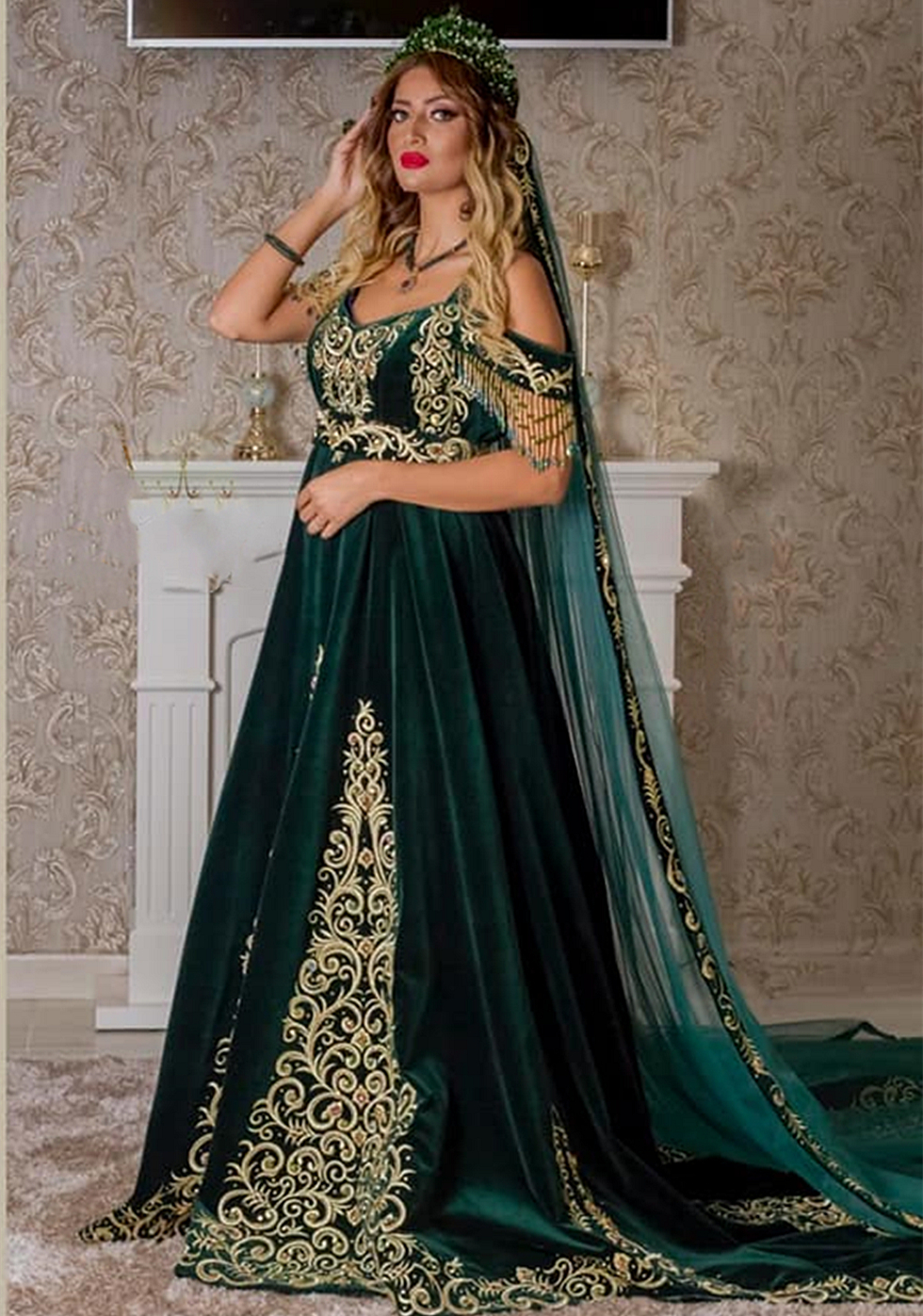 

Traditional Kaftan Green Evening Dresses Gold Lace Applique Long Arabic Dubai Formal Event Gowns Elegant Bride Reception Wear Celebrity Party Dress Custom Made, Same as picture
