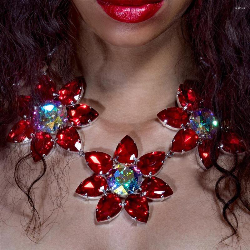 

Choker Exaggerated Crystal Big Flower Pendant Necklace Dinner Jewelry For Women Rhinestone Geometric Collar