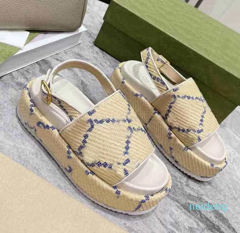 

Women Beach Slippers fashion Thick bottom designer Women Shoes Cartoon Alphabet lady Platform Leather Heels letter Slides embroidered canvas Sandals 35-43